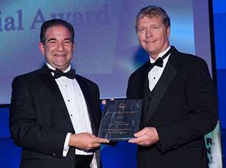 University of West Georgia alumnus and Atlanta Association of Health Underwriters member David Knight recently received the Distinguished Service Award at the National Association of Health Underwriters’ 83rd Annual Convention and Exhibition held at the Hyatt Regency Hotel in downtown Atlanta.