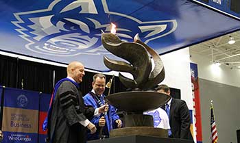 Honors College Dean Presides Over Freshmen Convocation for Largest Freshmen Class Yet 